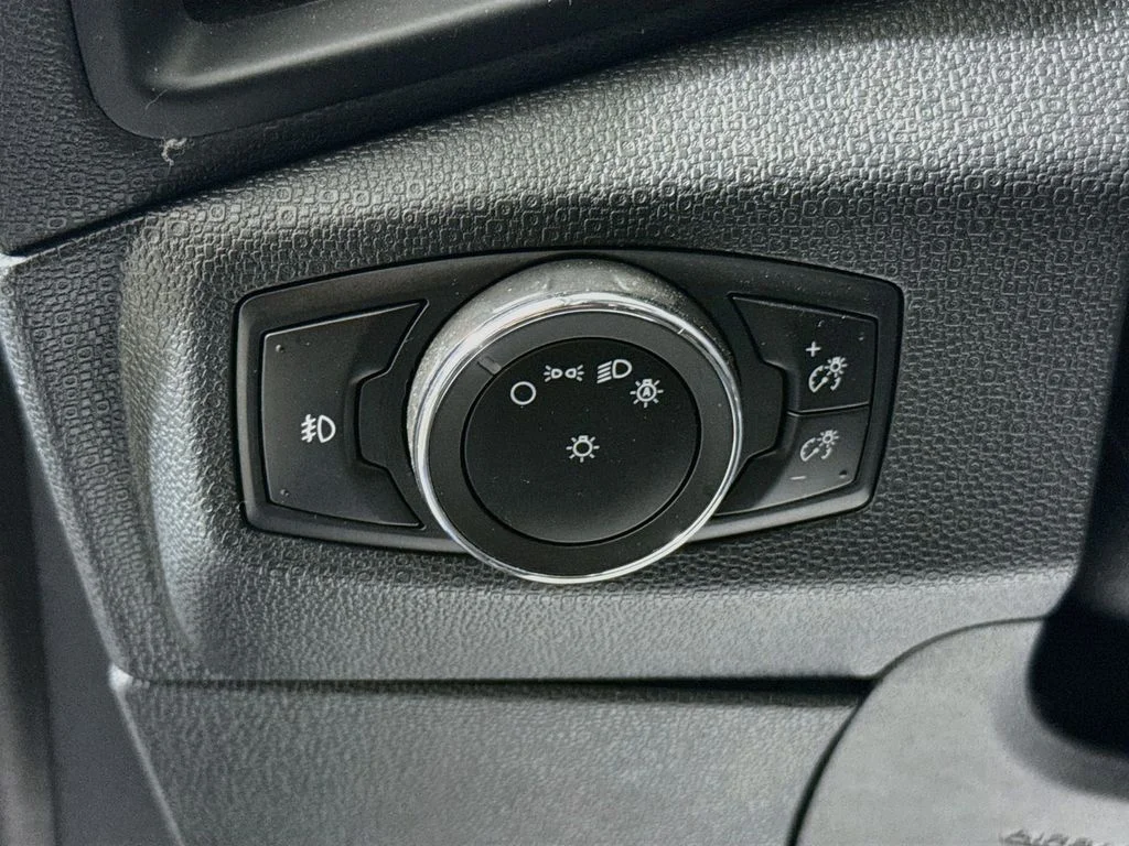 Used 2018 Blue Ford SE image 10