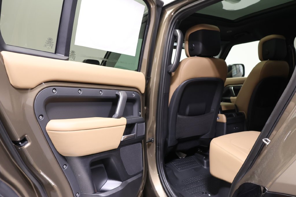 New 2026 Gondwana Stone Metallic Land Rover X-Dynamic SE image 34