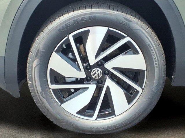 New 2026 Avocado Green Pearl Volkswagen SE w/Technology 4M image 2