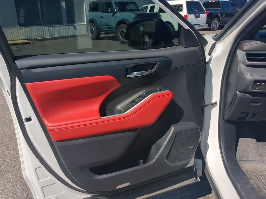 Used 2023 Pearl Toyota XSE image 13