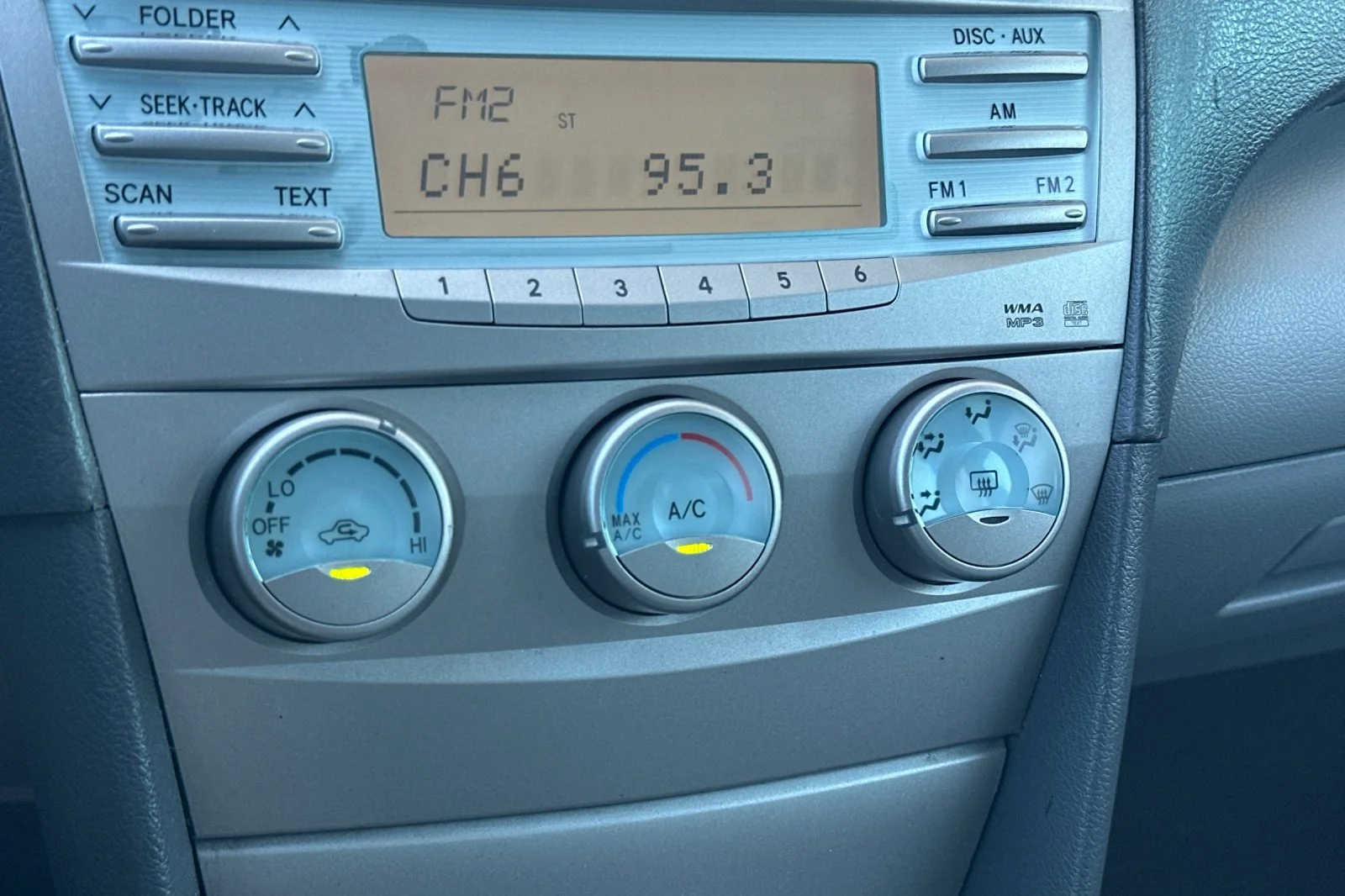 Used 2007 Silver Toyota LE image 23