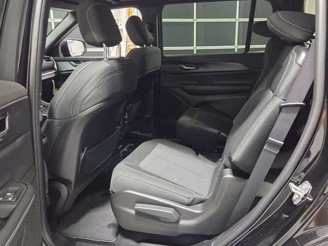 New 2026 Diamond Black Crystal Pearl-Coat Exterior Paint Jeep Laredo image 6