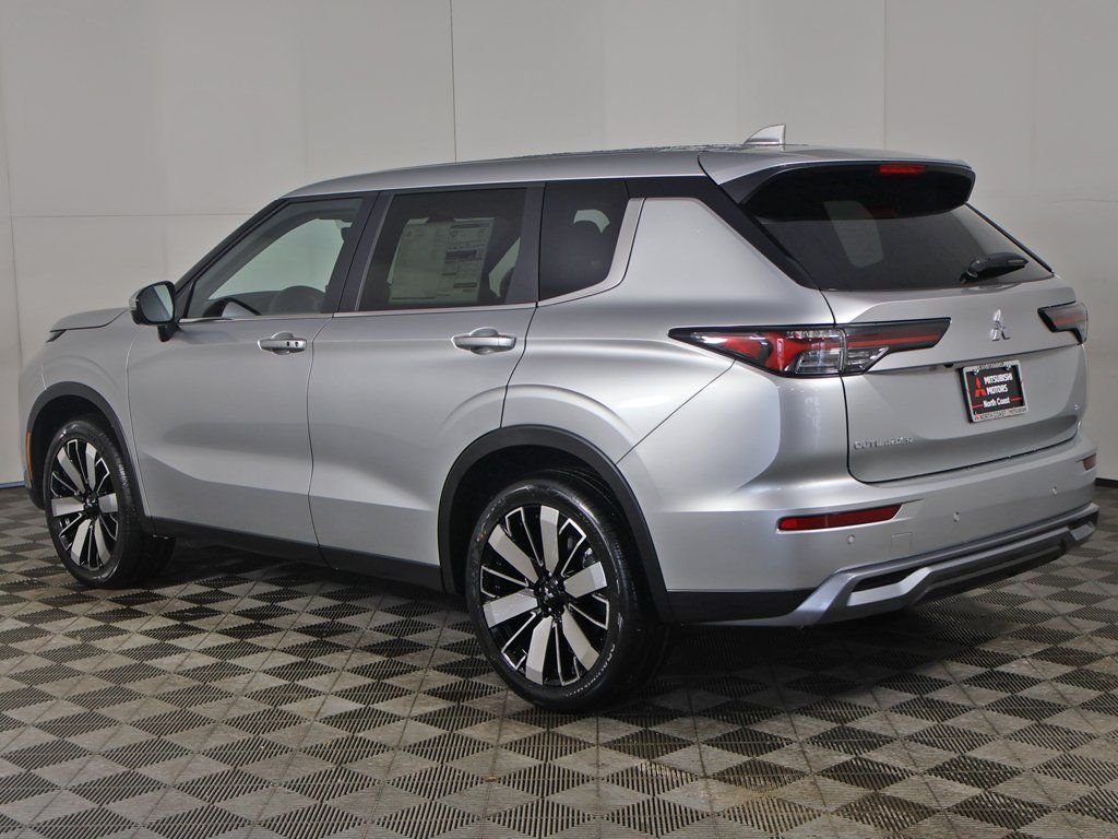 New 2026 Silver Mitsubishi SE 1.5T S-AWC image 12