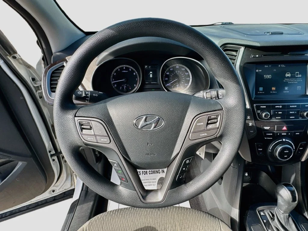 Used 2017 White Hyundai SE image 11