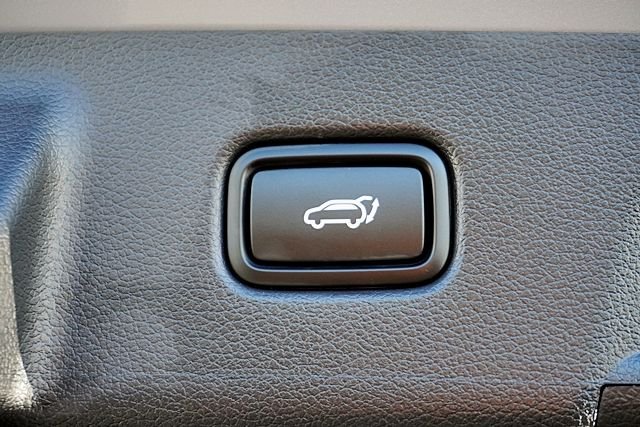 Used 2025 Silver Hyundai SEL Premium image 13