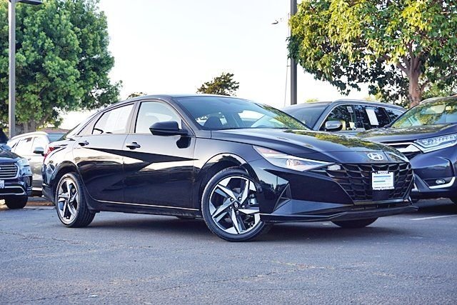 Used 2023 Black Hyundai SEL image 1