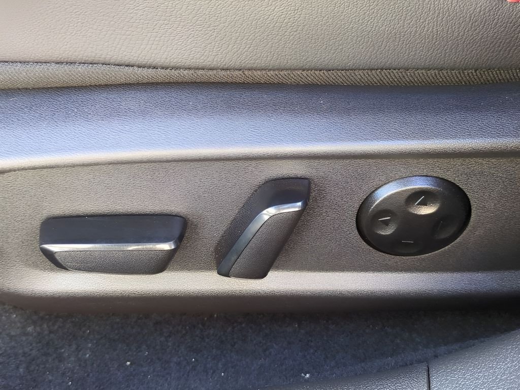 New 2026 Bluestone Pearl / Super Black Two-tone Nissan SR image 19