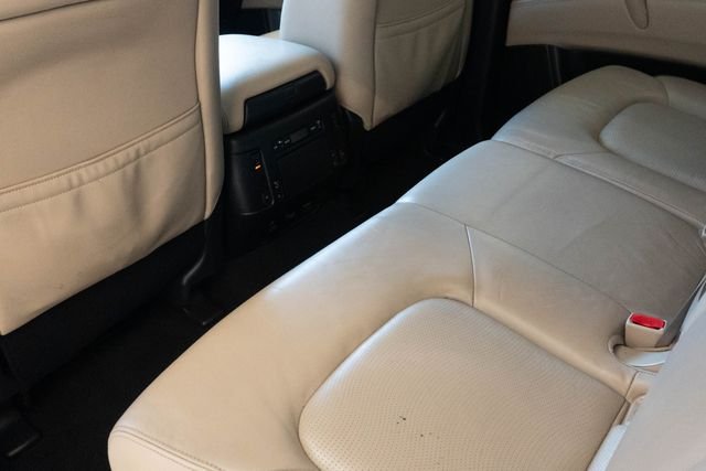 Used 2019 White Nissan Platinum image 25