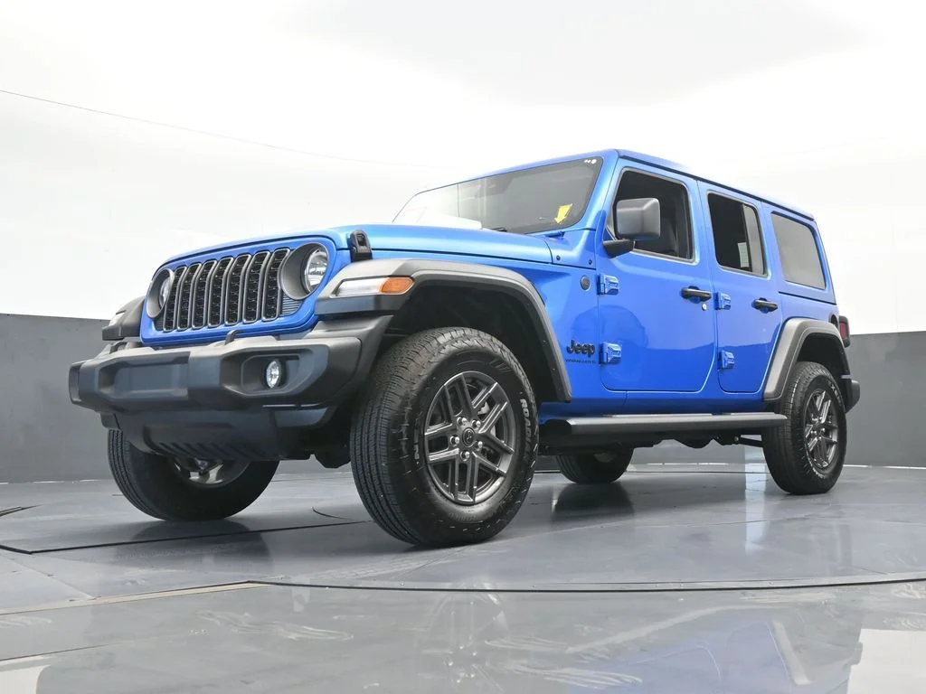 Used 2025 Hydro Blue Pearl Coat Jeep Sport S image 49