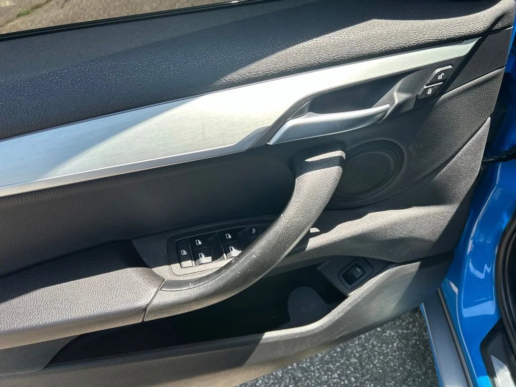 Used 2018 Blue BMW xDrive28i image 15