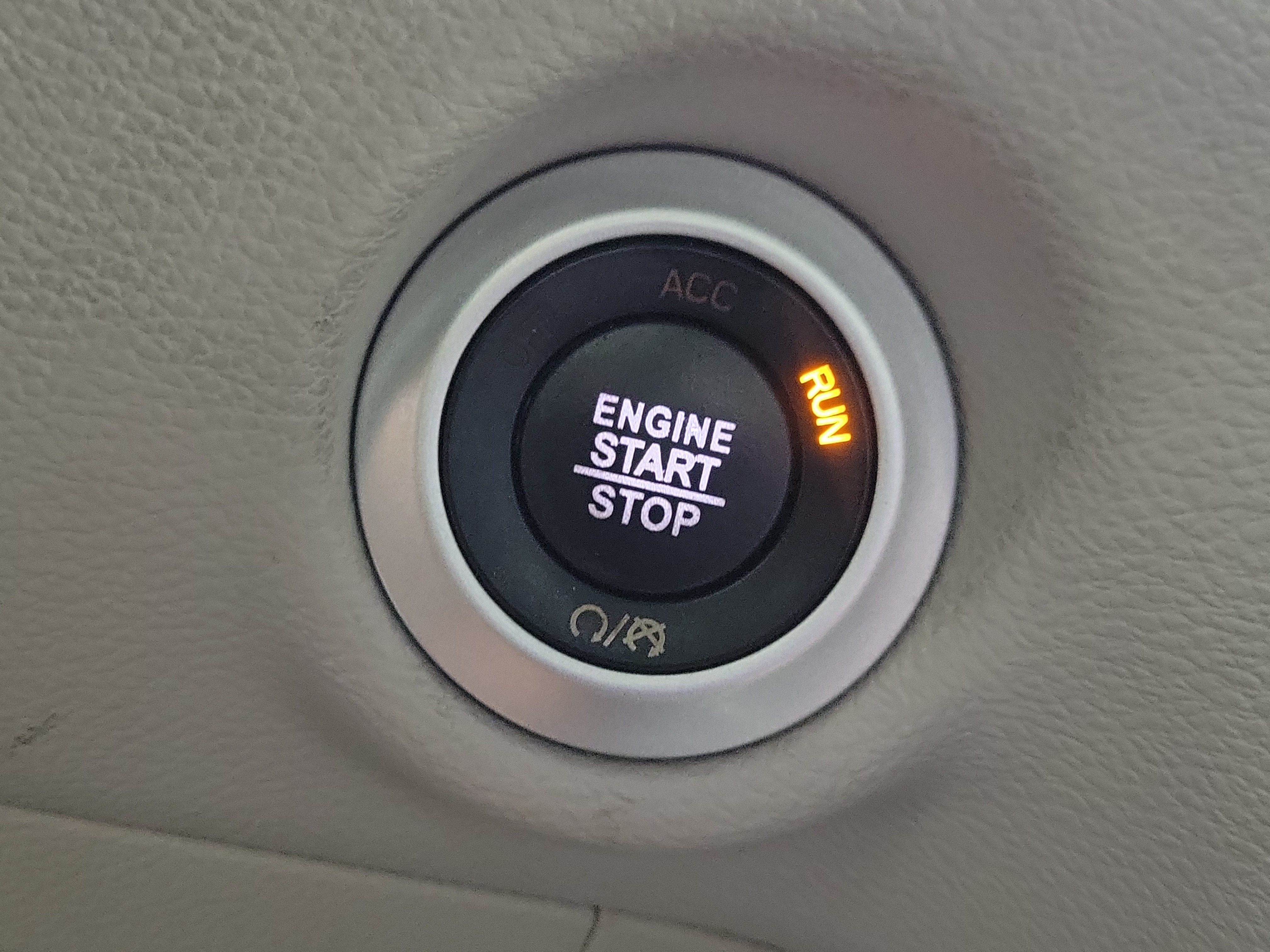 Used 2019 Bright White Clearcoat Chrysler Touring L image 25