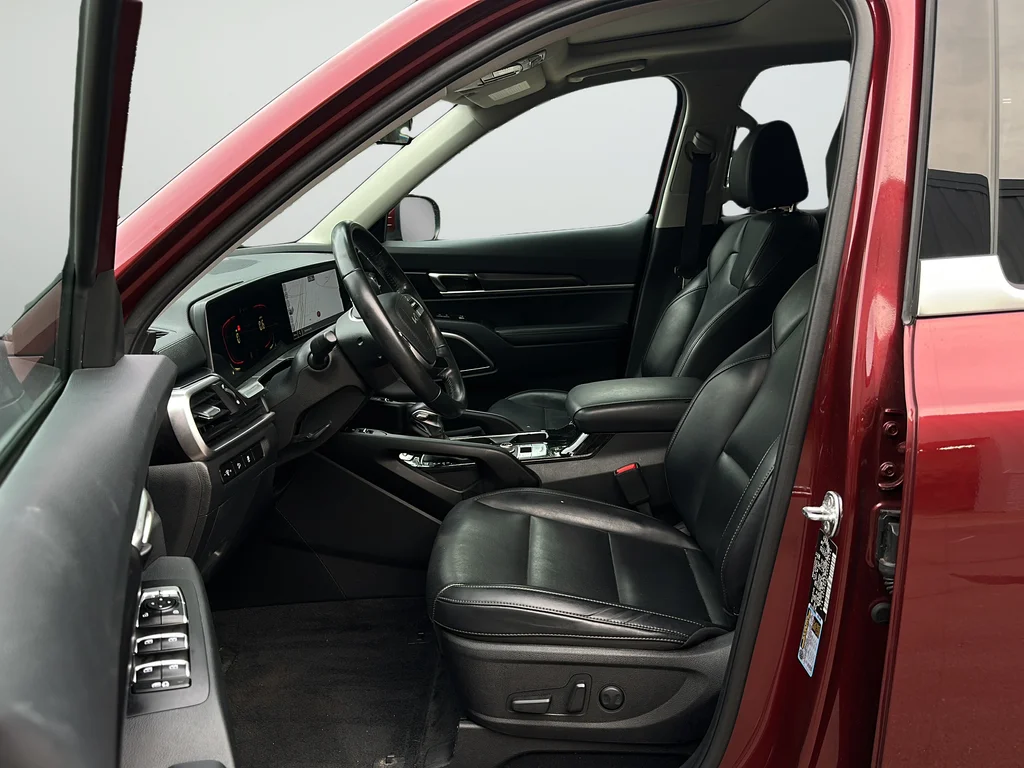 Used 2024 Red Kia S image 10