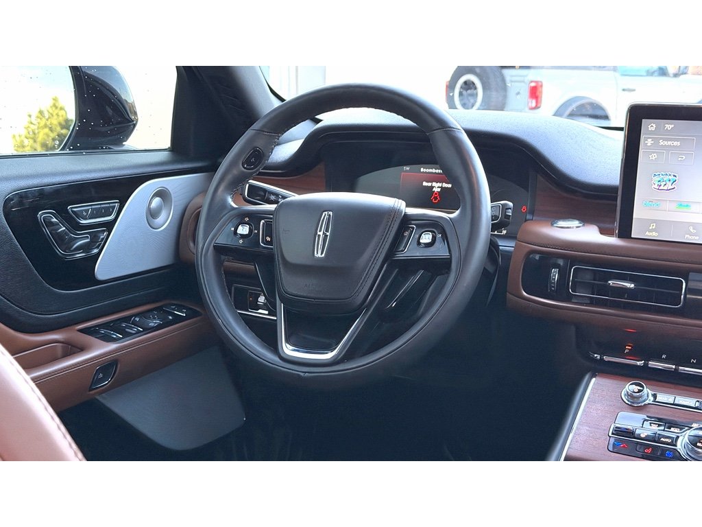 Used 2023 Diamond Red Metallic Tinted Clearcoat Lincoln Reserve image 16