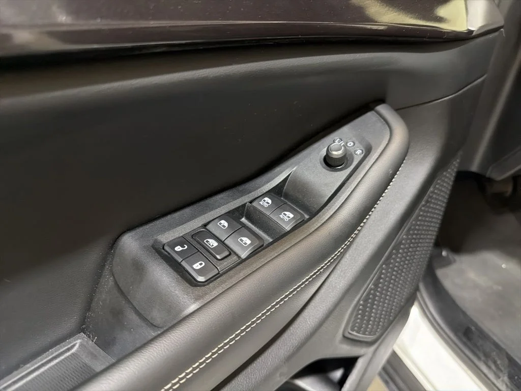 Used 2023 White Jeep Altitude X image 27
