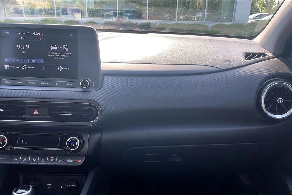 Used 2022 Silver Hyundai SEL image 19