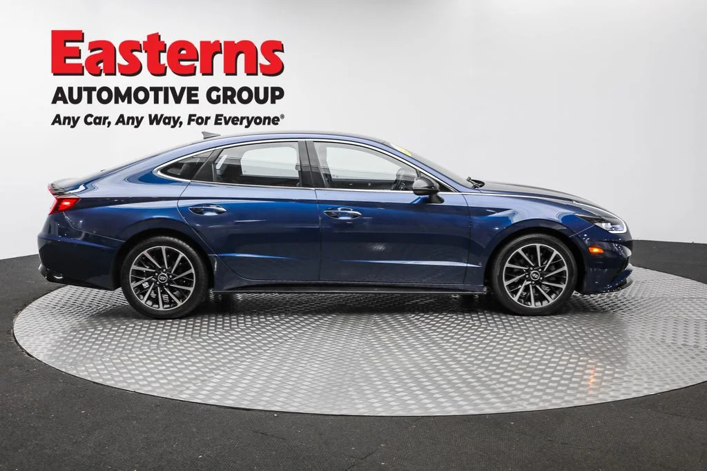 Used 2020 Blue Hyundai SEL Plus image 4