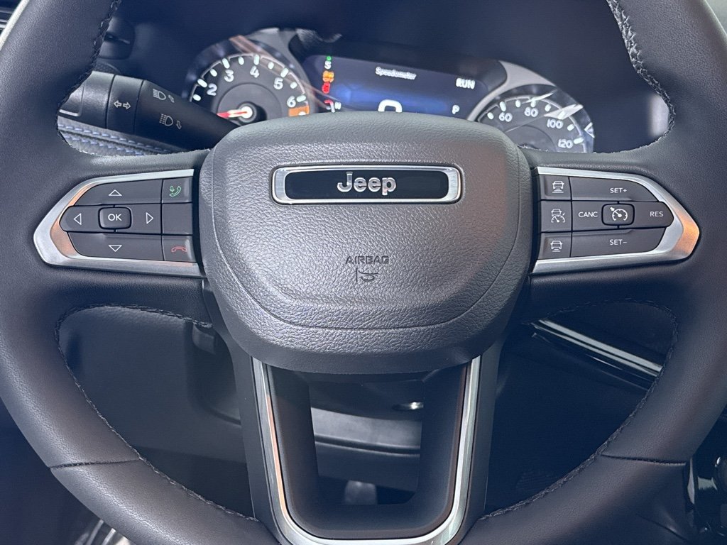 New 2026 Diamond Black Crystal Pearl-Coat Exterior Paint Jeep Limited Altitude image 22