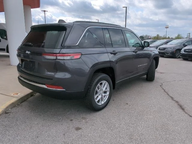 New 2026 Baltic Gray Metallic Clear-Coat Exterior Paint Jeep Laredo X image 28