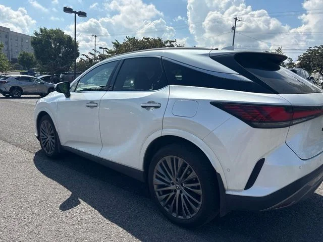 Used 2024 White Lexus 350 Luxury image 3