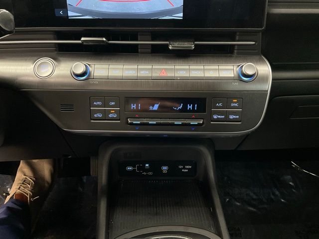 Used 2025 White Hyundai SEL image 20