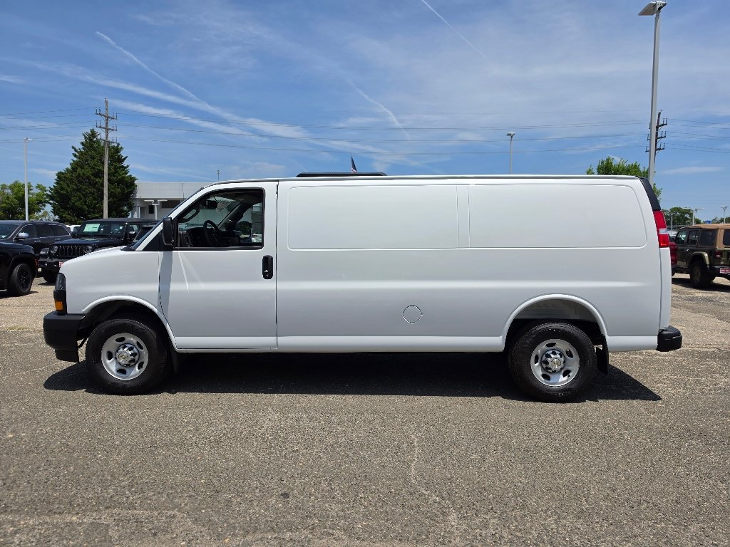 New 2026 Summit White Chevrolet Work Van image 9