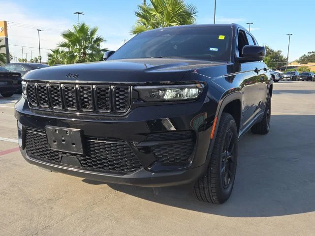 Used 2025 Black Jeep Altitude X image 3