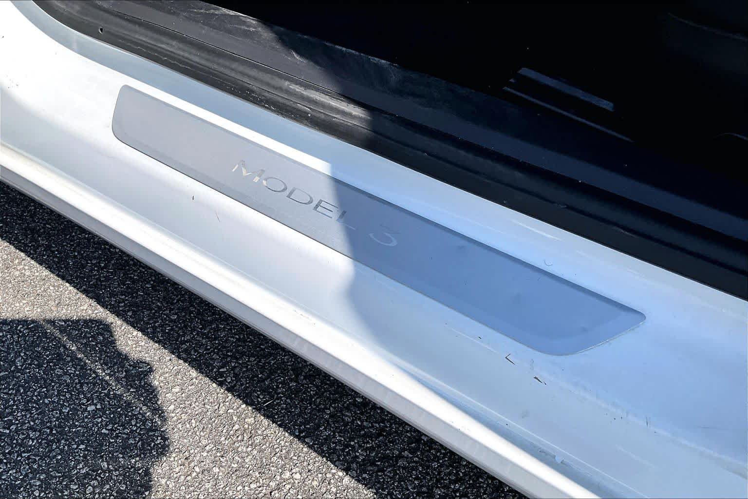 Used 2019 Pearl White Multi-Coat Tesla Standard Range Plus image 9