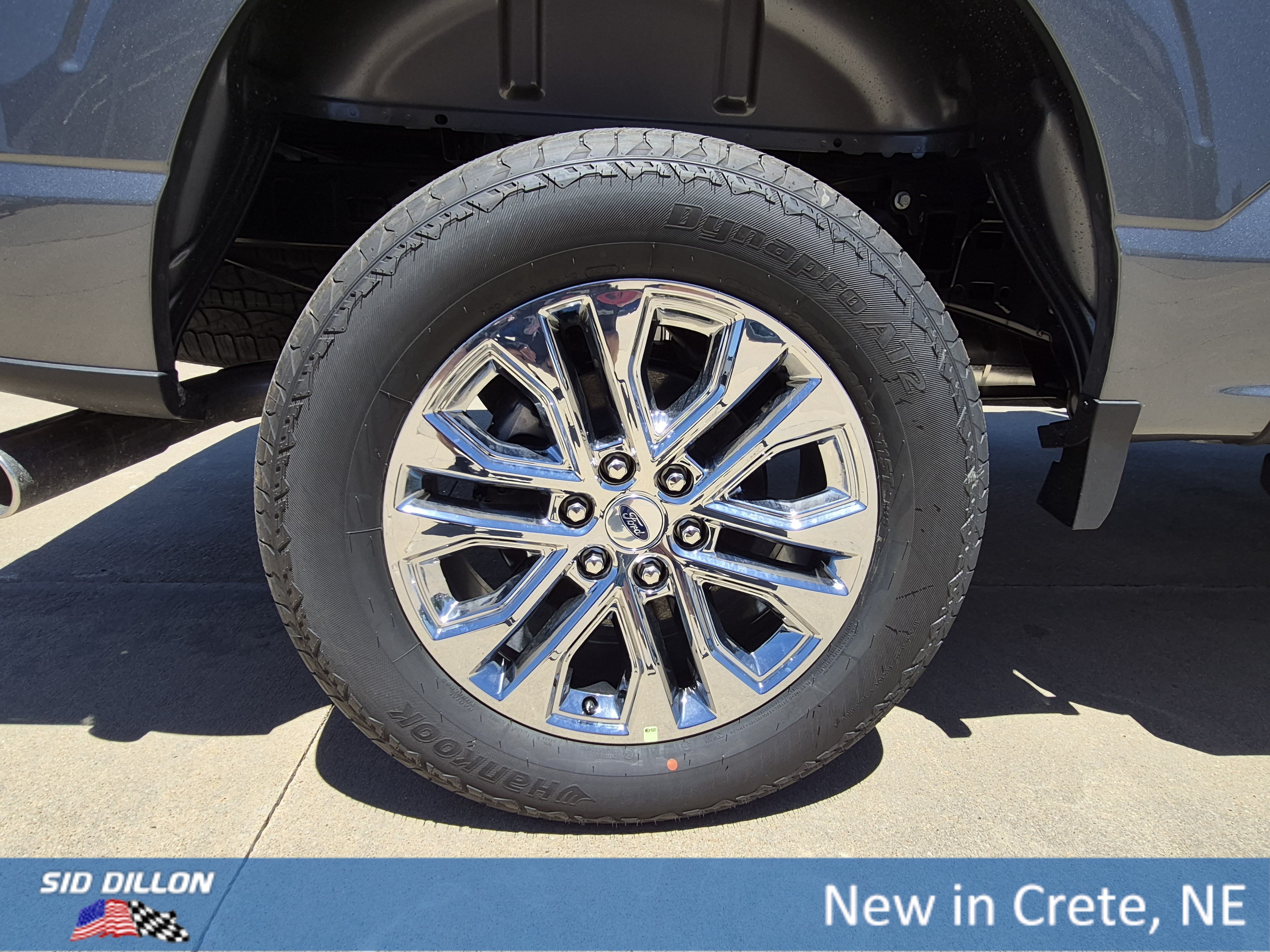 New 2026 Carbonized Gray Metallic Ford LARIAT image 11