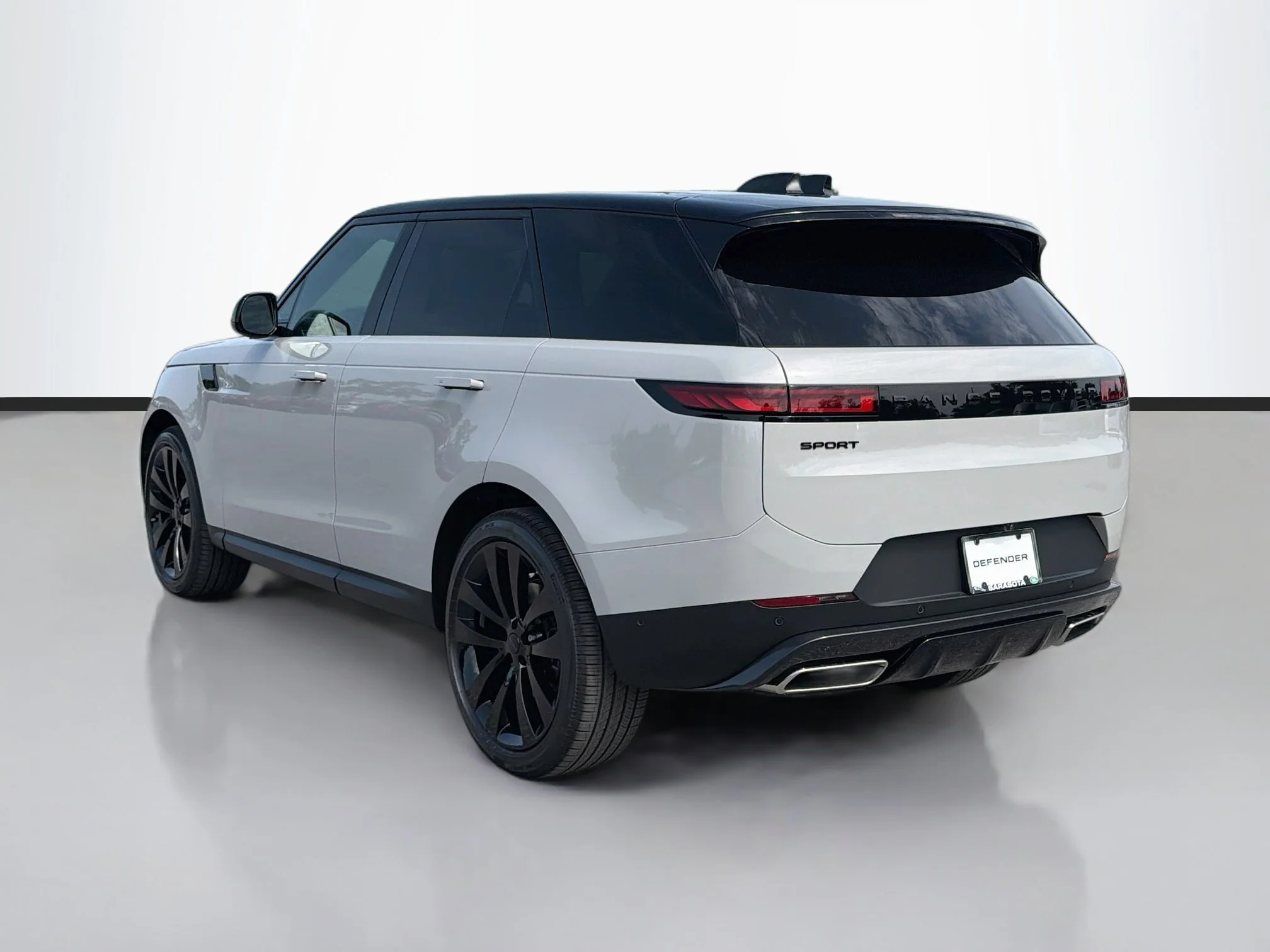 New 2026 Borasco Grey Land Rover SE image 3