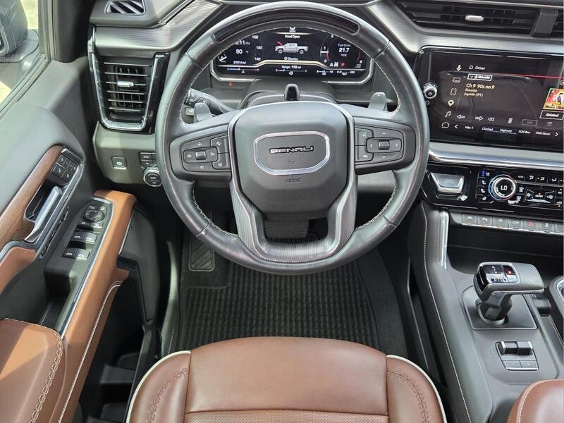 Used 2025 Sterling Metallic GMC 4WD CREW CAB 147" DENALI ULTIMATE image 14
