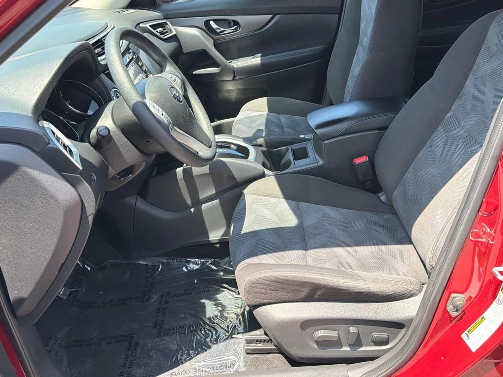 Used 2016 Cayenne Red Nissan SV image 28