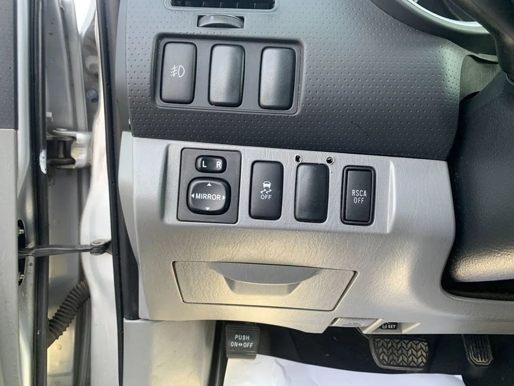 Used 2013 Silver Toyota Base image 31