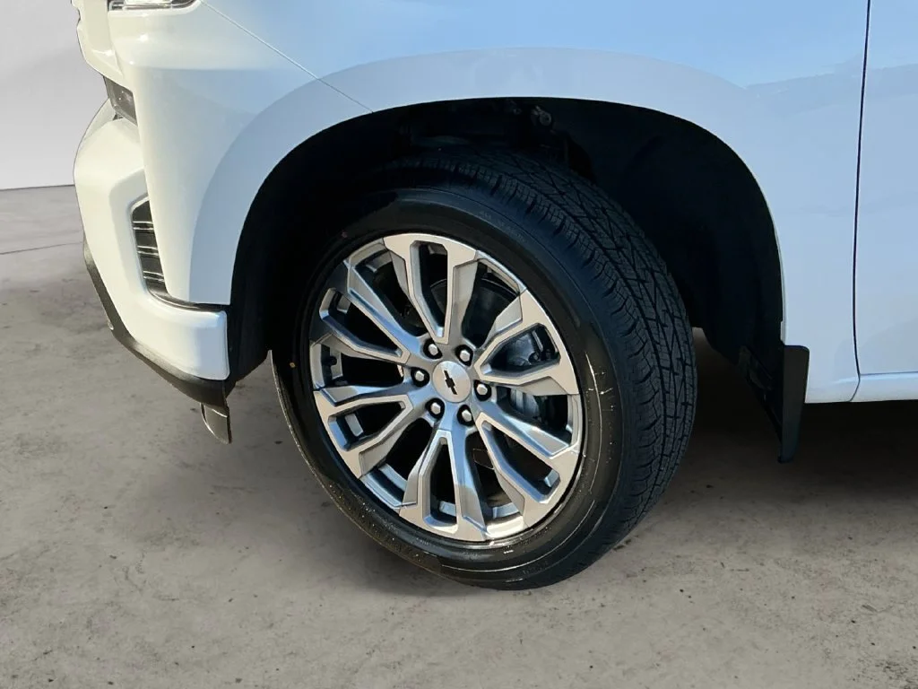 Used 2021 SUMMIT WHITE Chevrolet RST image 13