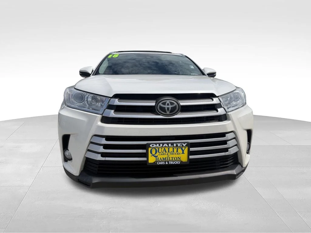 Used 2018 White Toyota XLE image 8