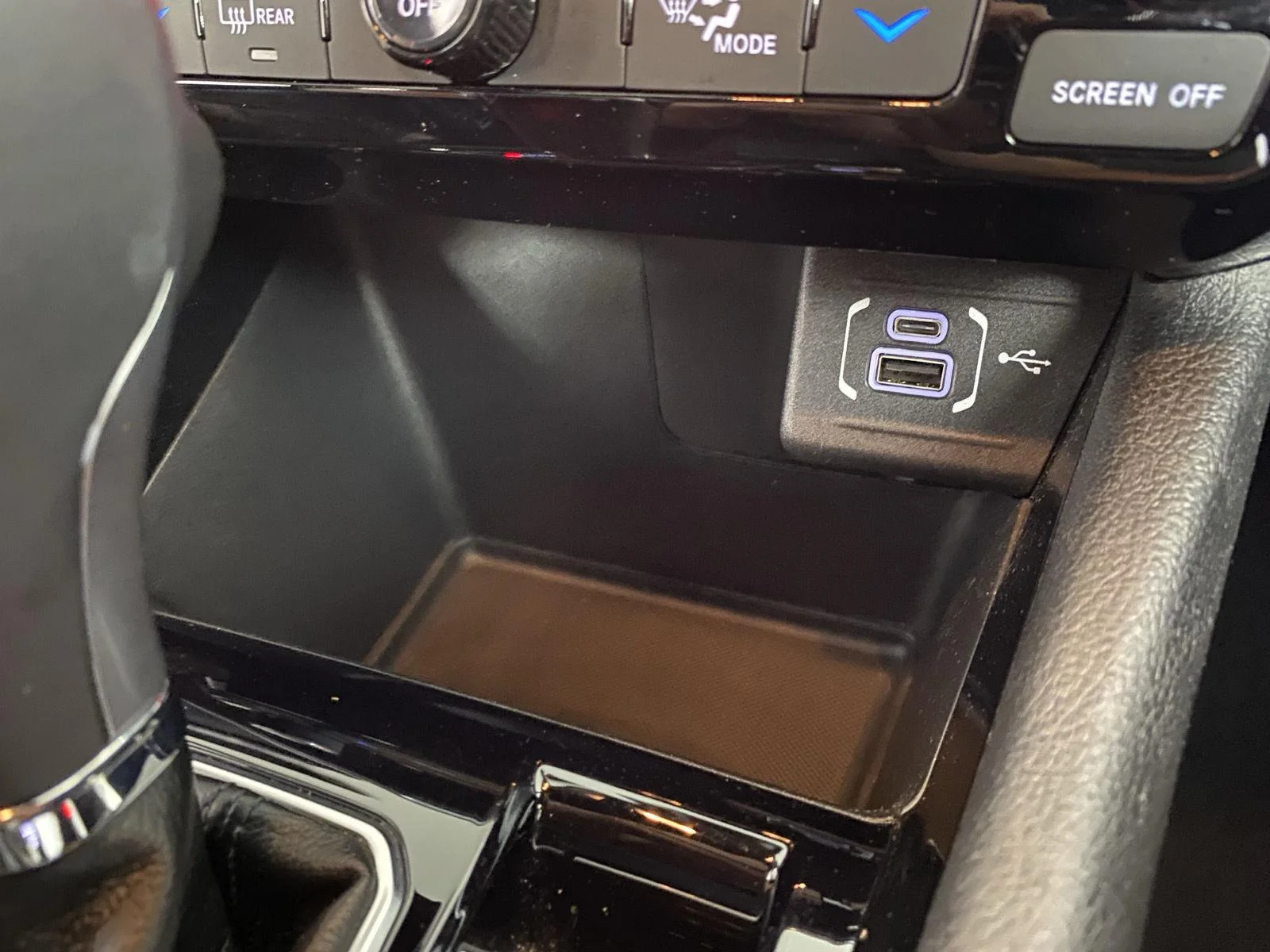 Used 2024 Diamond Black Crystal Pearlcoat Jeep Limited image 20