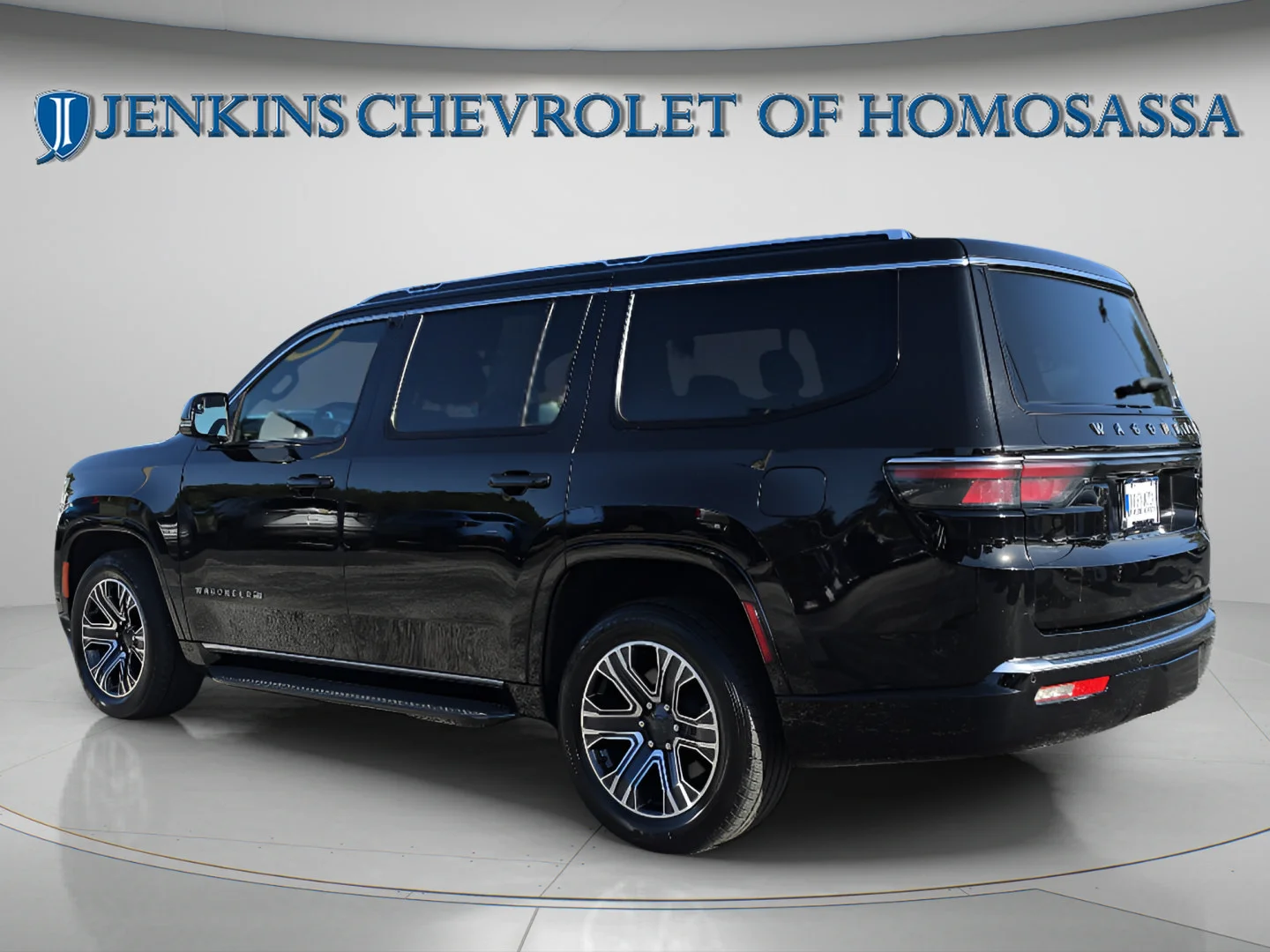 Used 2024 Diamond Black Crystal Pearlcoat Jeep Series II image 8