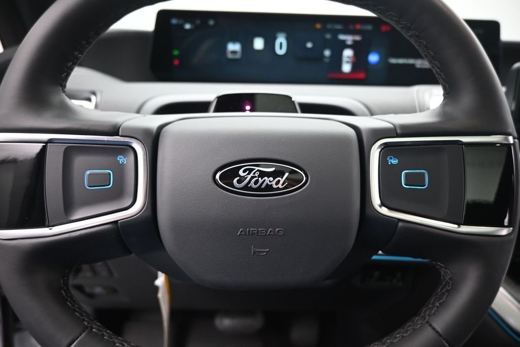New 2026 Oxford White Ford Platinum image 12