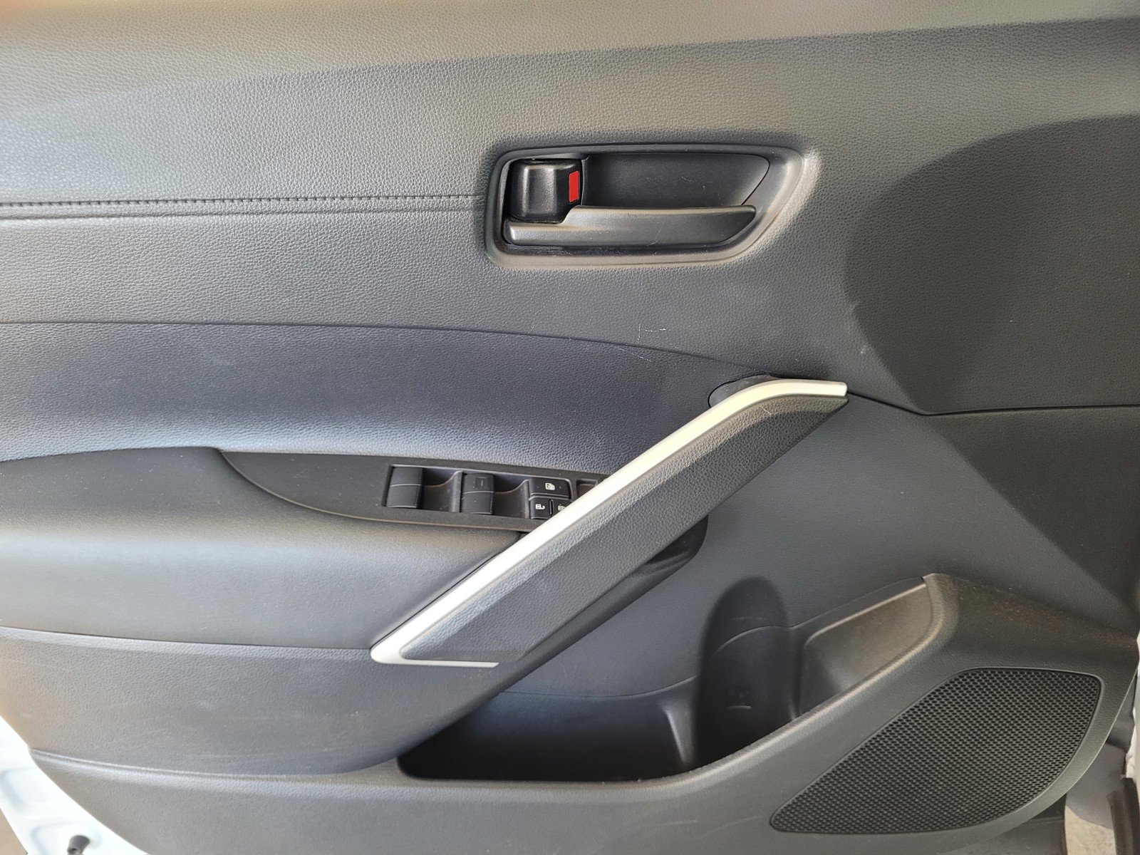 Used 2024 Wind Chill Pearl Toyota LE image 17