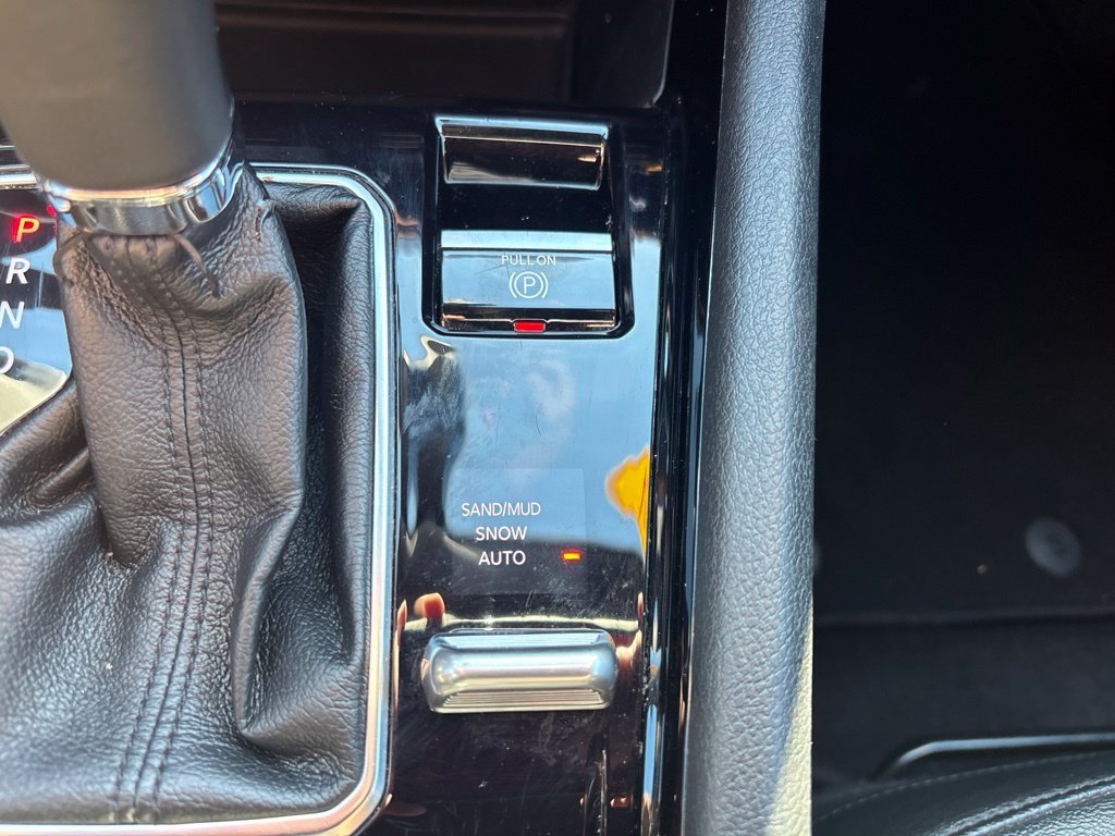Used 2024 White Jeep Limited image 29