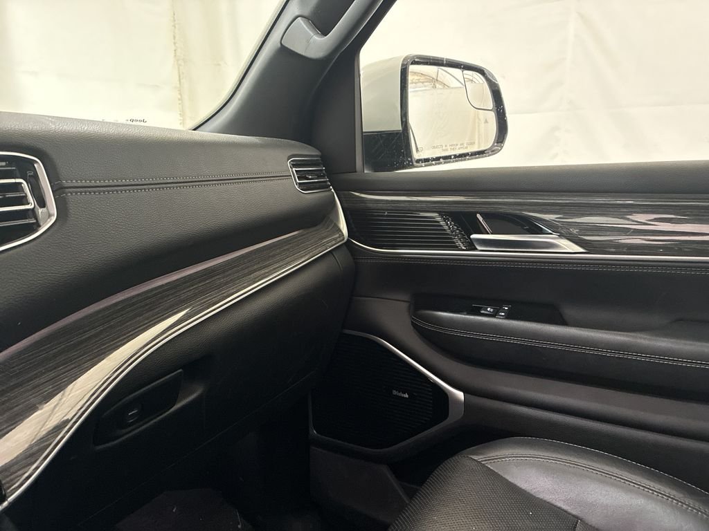 Used 2022 White Jeep Series III image 32