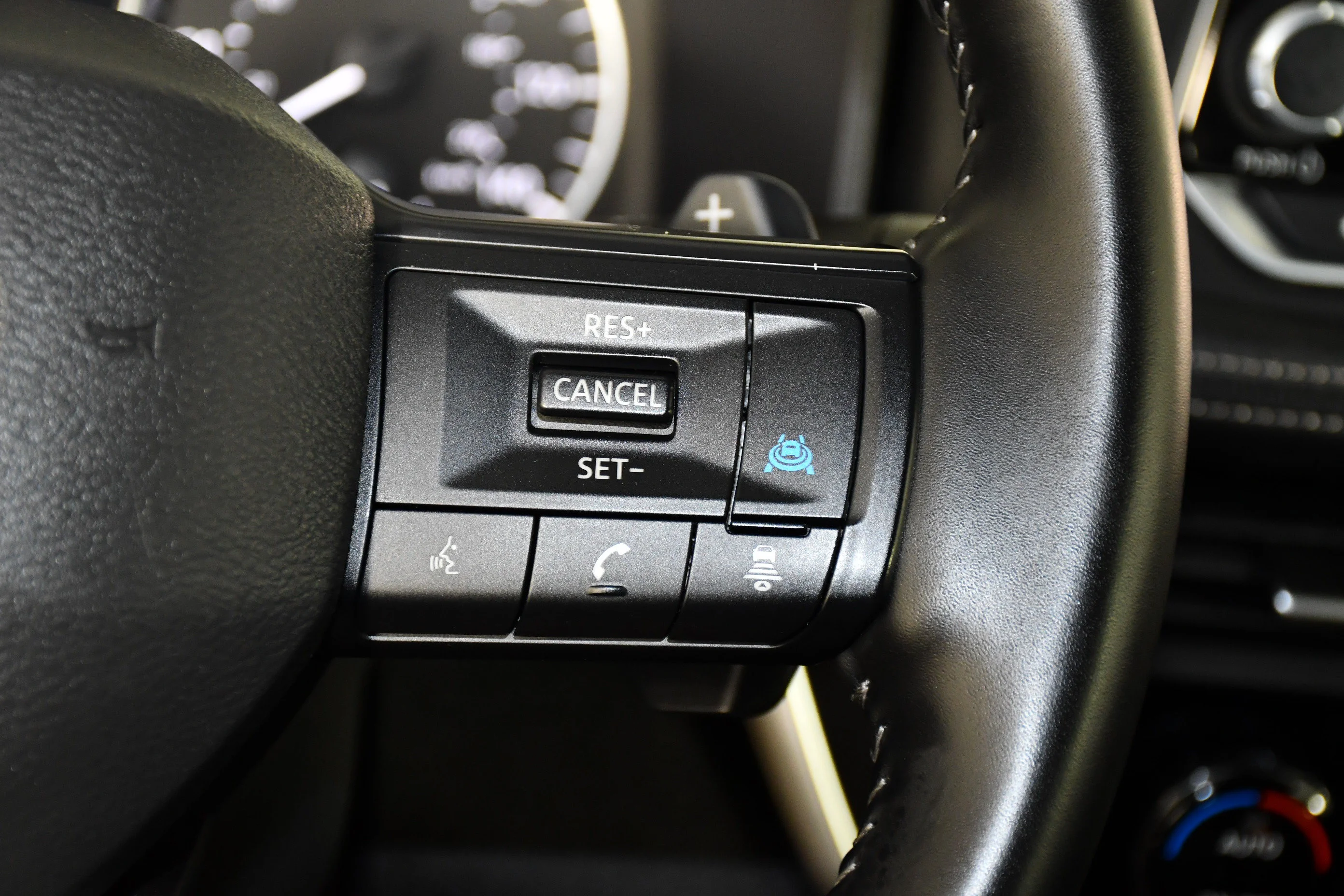 Used 2025 Deep Ocean Blue Pearl Nissan SV image 21