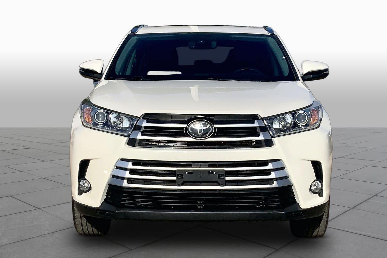 Used 2019 Blizzard Pearl Toyota Limited image 4