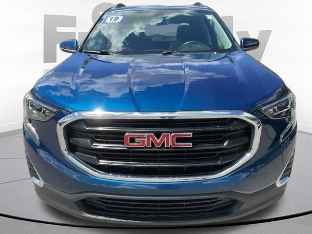 Used 2019 Blue Emerald Metallic GMC  image 17
