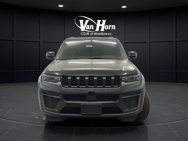 New 2026 Diamond Black Crystal Pearl-Coat Exterior Paint Jeep Altitude image 12