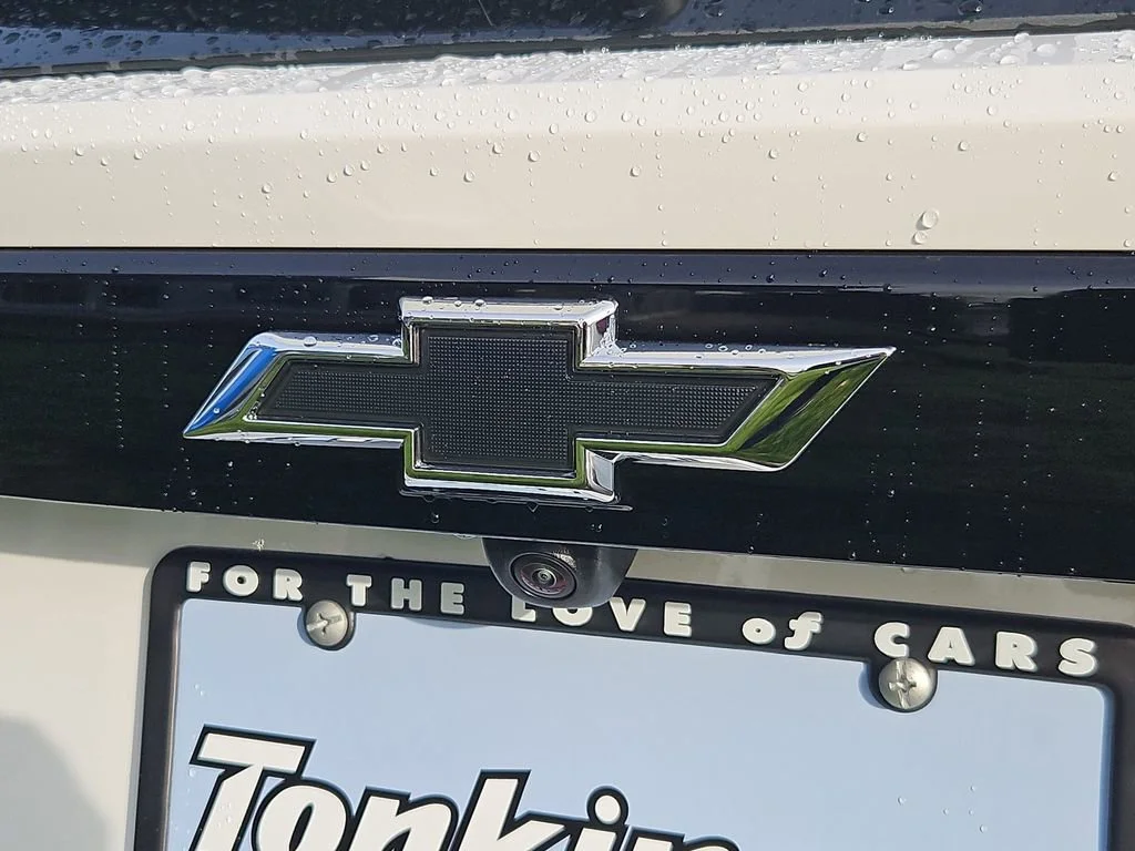 New 2027 Summit White Chevrolet LT image 25