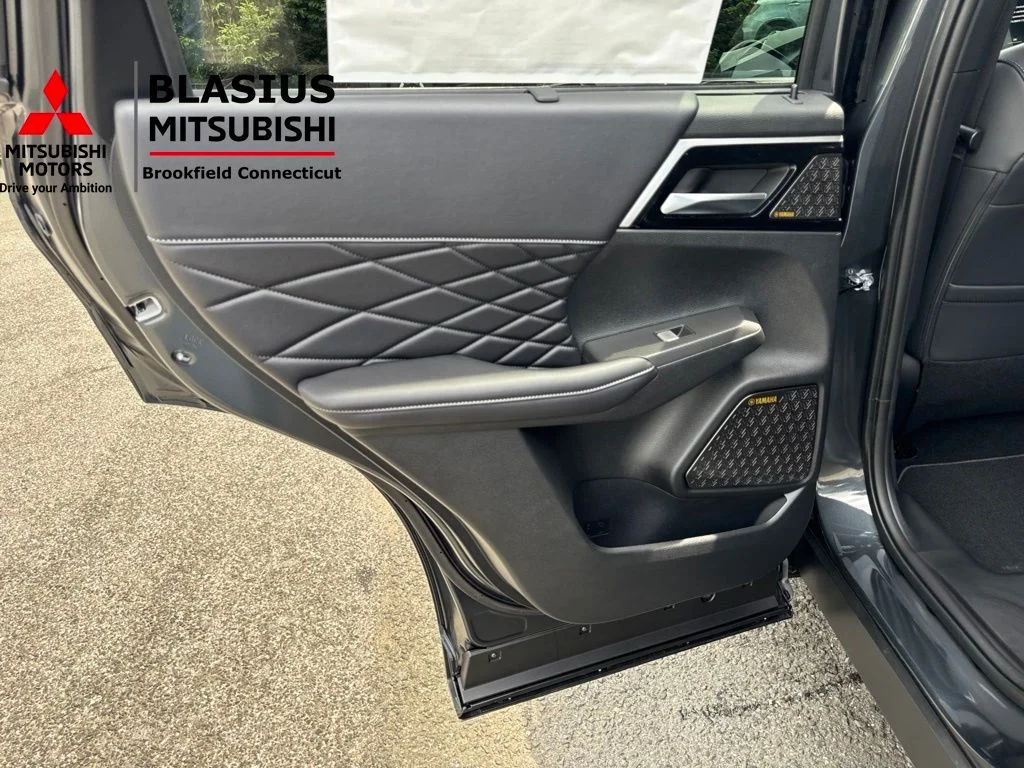 New 2026 Gray Mitsubishi SEL image 32