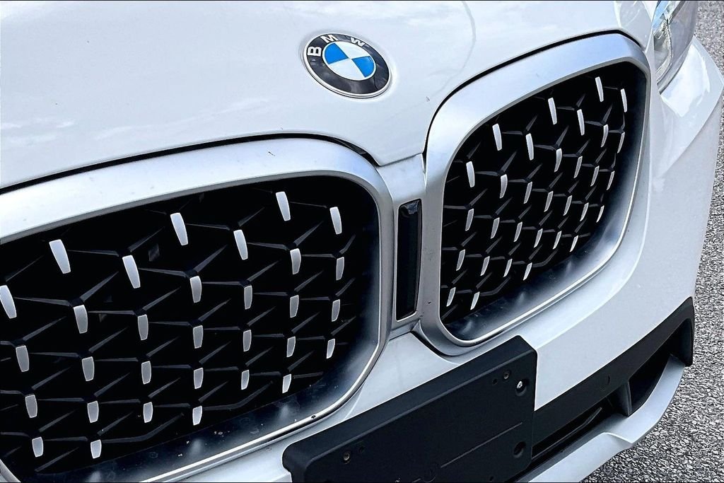 Used 2025 White BMW xDrive30i image 33