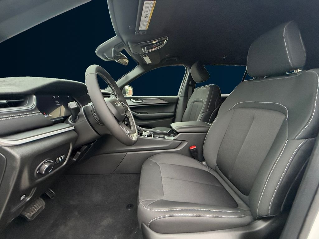 New 2026 Bright White Clear-Coat Exterior Paint Jeep Laredo image 10