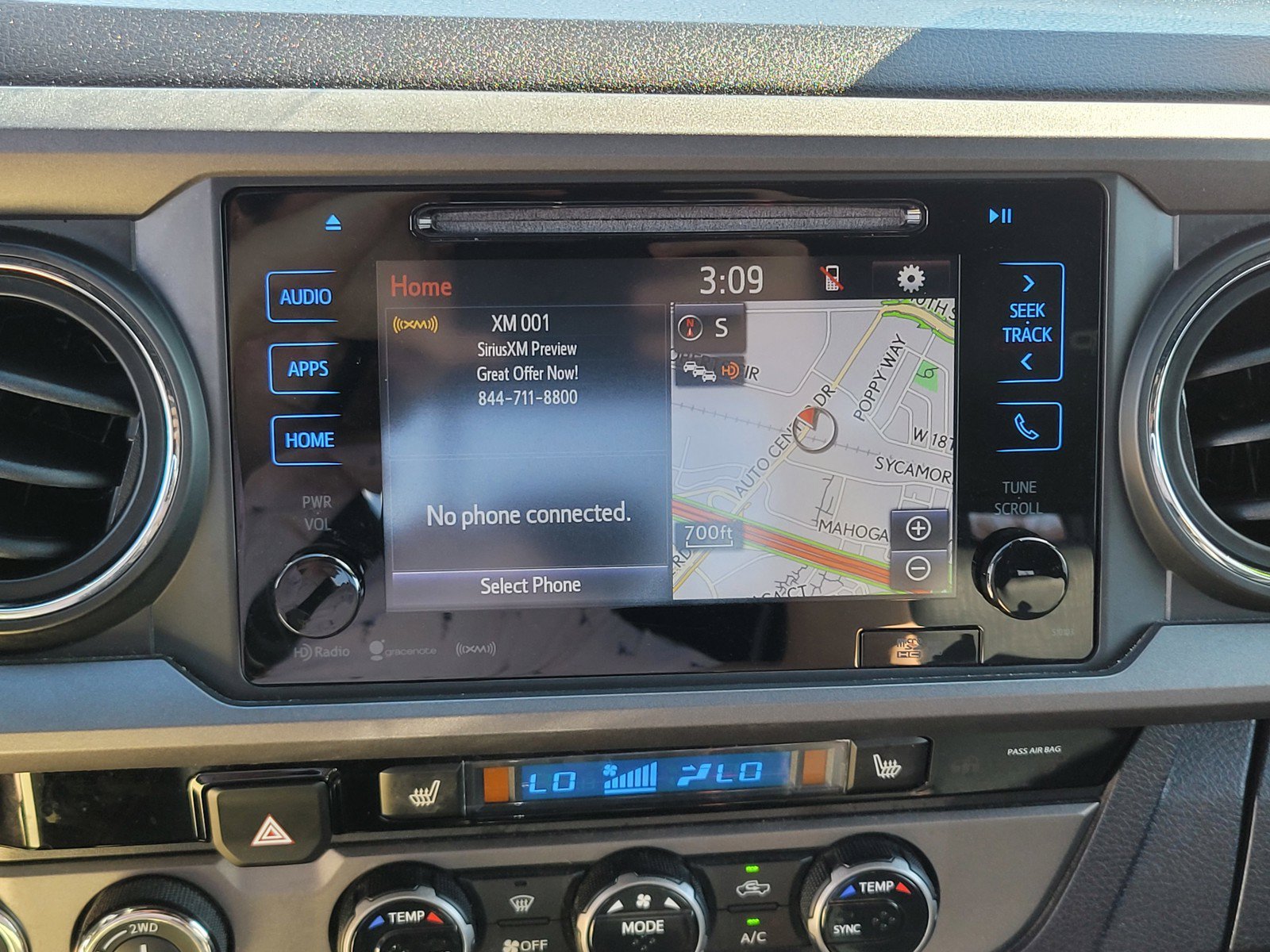 Used 2018  Toyota  image 17