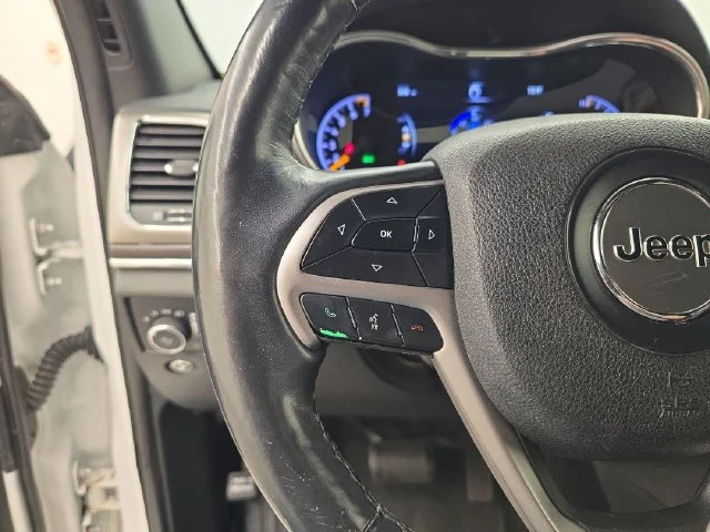 Used 2018 Bright White Clearcoat Jeep Limited image 32